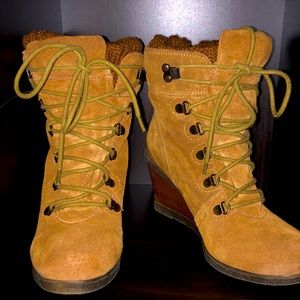 Size 7 brown heeled boots for any occasion